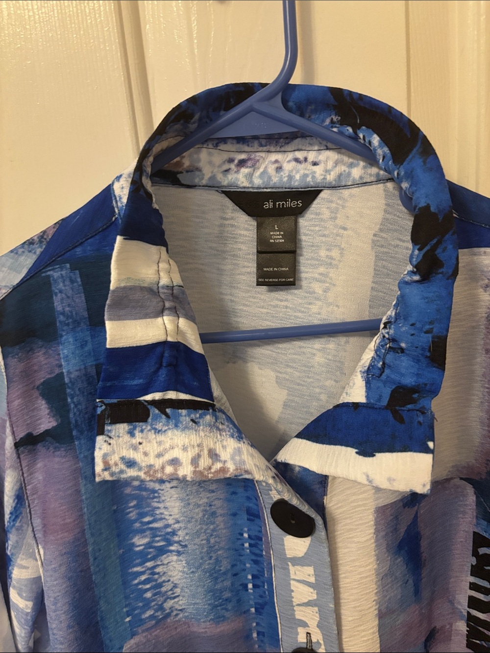 Blue and White tAbstract Button-Front Jacket - Picture 4 of 6